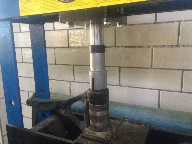 замена сайлентблоков передних рычагов Volvo